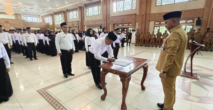 Sebanyak 376 PPPK di Tebo Resmi Terima SK Pengangkatan dari Bupati Agus Rubiyanto