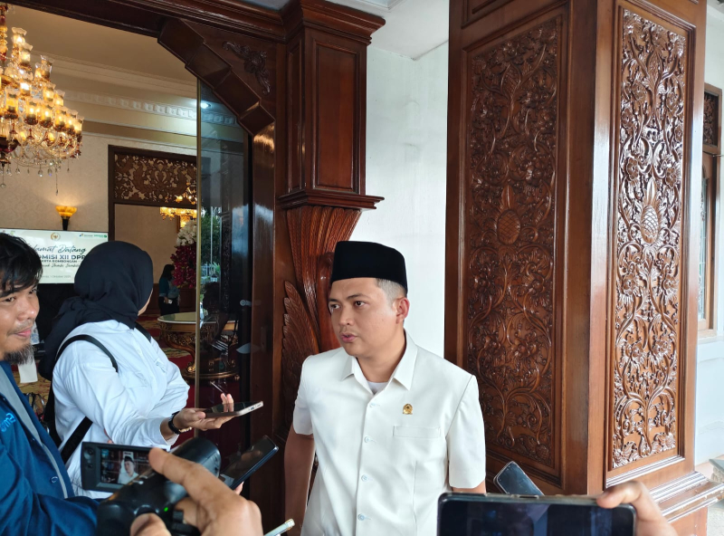 Antrian Solar Disebabkan Pelangsir dan Kuota Kurang, Ketua DPRD Jambi M. Hafiz Fattah Kirim Surat ke Komisi XII DPR RI