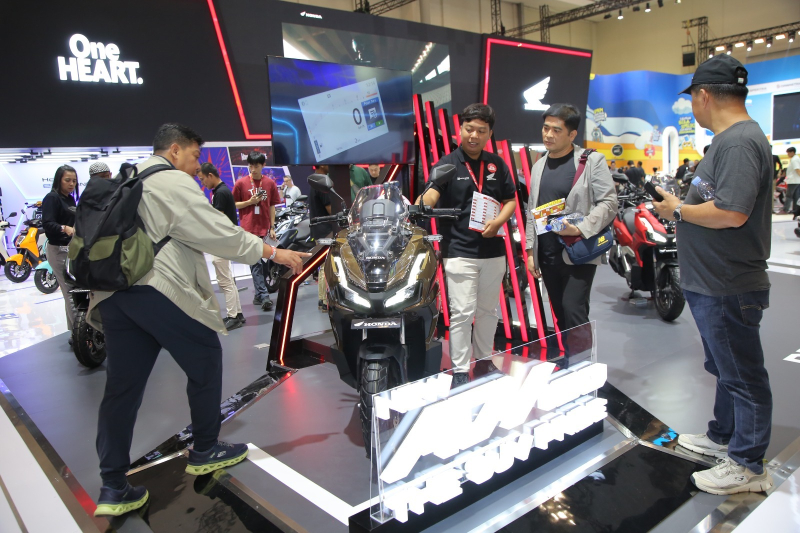 New Honda ADV160 Jadi Primadona di IMOS 2025, Terjual 106 Unit dalam Lima Hari