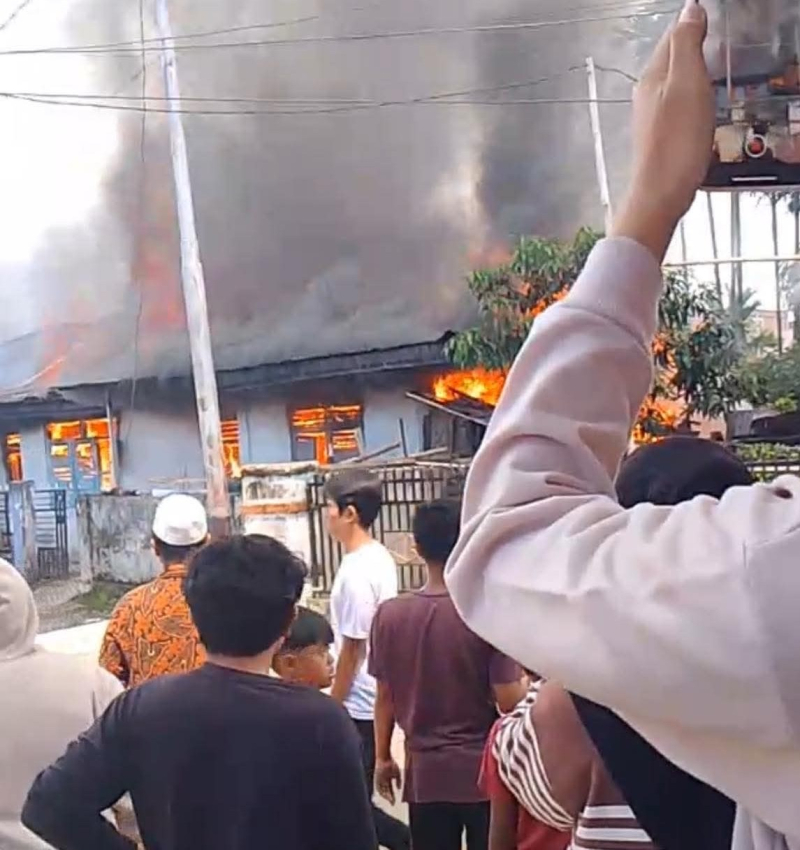 Dua Rumah Warga Habis Terbakar di Pendung Hilir Kerinci, Kerugian Capai Ratusan Juta Rupiah