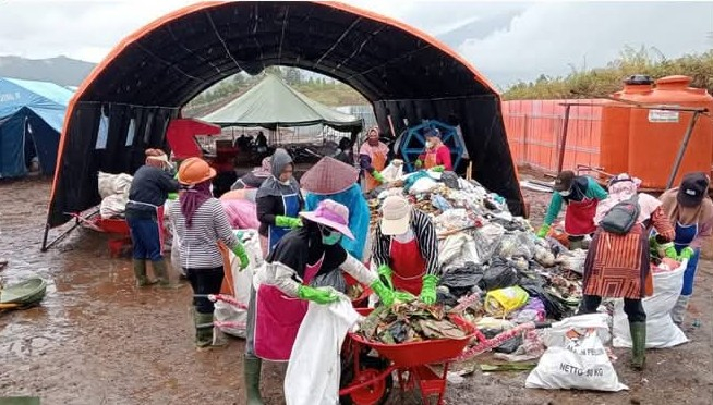 Wujudkan Kota Bersih, Pemkot Sungai Penuh Latih 36 Pemilah dan 5 Operator Mesin di TPST RKE