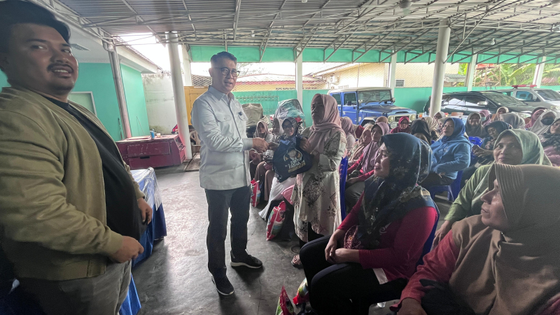 Sy Fasha Serahkan Bantuan Dari SKK Migas dan KKKS Untuk PKH Kota Jambi