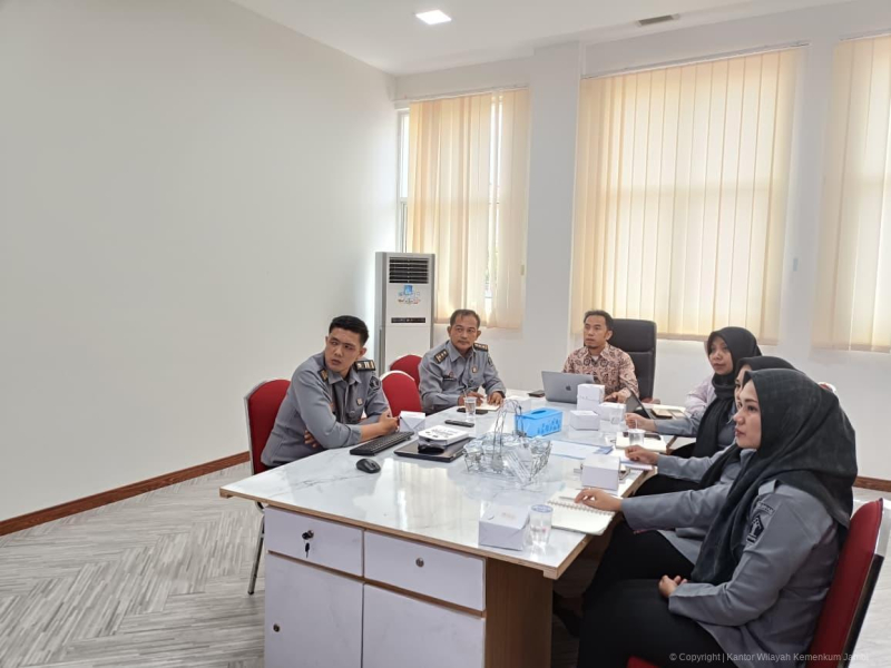 Rapat MPDN, Kakanwil Kemenkum Jambi Tekankan Pentingnya Pelaporan dan Pengawasan Notaris secara Berkala