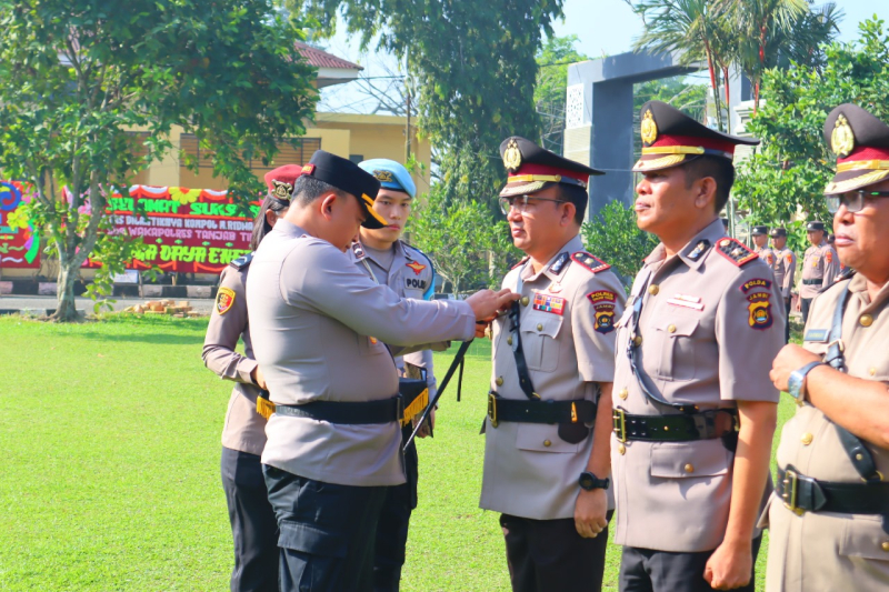 Mutasi di Jajaran Polres Tanjabtim, AKBP M. Kuswicaksono Pimpin Sertijab Waka Polres dan Kabag SDM
