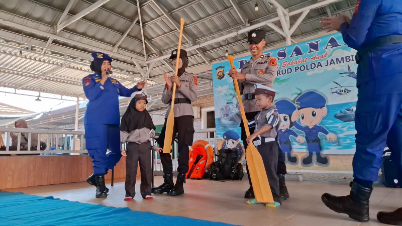 Tumbuhkan Cinta Tanah Air, Polairud Polda Jambi Ajak Anak RA Al-Ikhlas Belajar Tentang Dunia Maritim