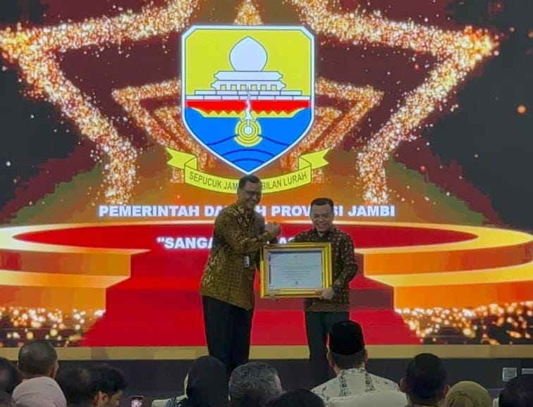 Gubernur Al Haris Raih Penghargaan Akreditasi Kearsipan Tingkat Nasional, Dengan Kategori “Sangat Memuaskan”