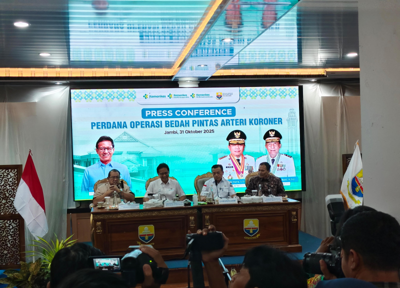 Menteri Kesehatan Budi Sadikin Tinjau Langsung Operasi Bedah Jantung Terbuka di RSUD Raden Mattaher, Pesankan ini