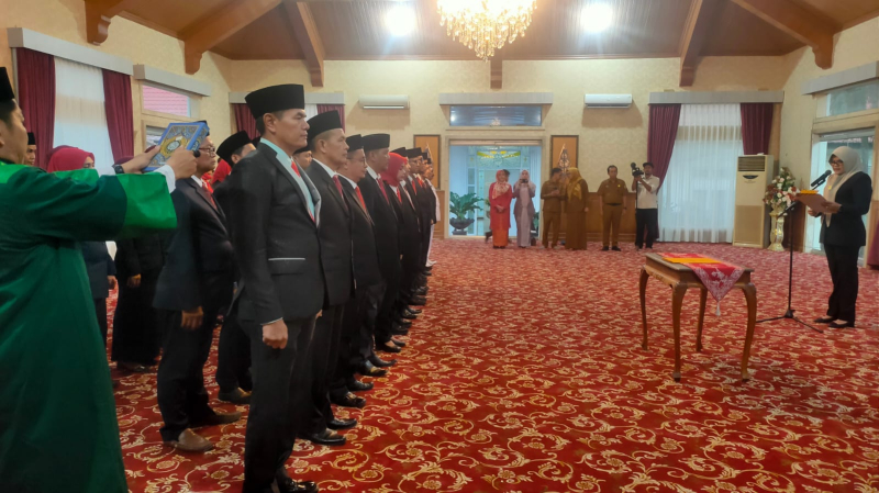 Lantik 39 Pejabat, Bupati Dillah Minta Pejabat Baru Bekerja Keras Demi Rakyat