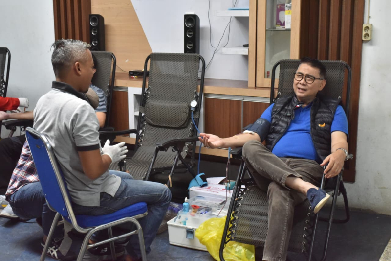 Peringati HUT ke 14, DPW NasDem Jambi Gelar Donor Darah Hingga Penyerahan Sembako