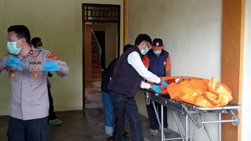 Polisi Tunggu Hasil RS Bhayangkara untuk Ungkap Penyebab Kematian Perempuan Paruh Baya di Dalam Rumah