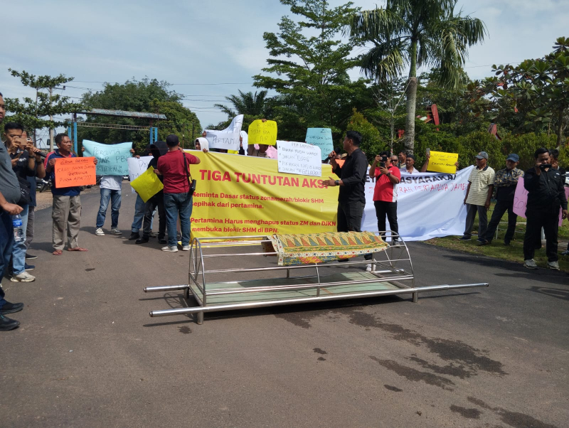 Puluhan Warga Kepung Kantor Pertamina EP Jambi, Tuntut Hapus Status “Zona Merah”