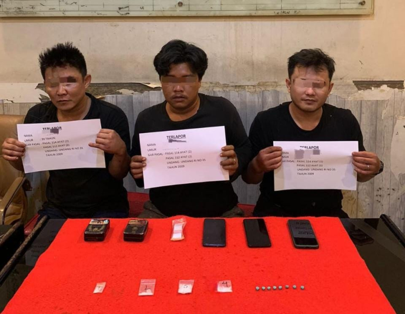 Pengedar narkoba di Jambi Coba Kabur Lewat Plafon Kamar Mandi saat digerebek Polisi