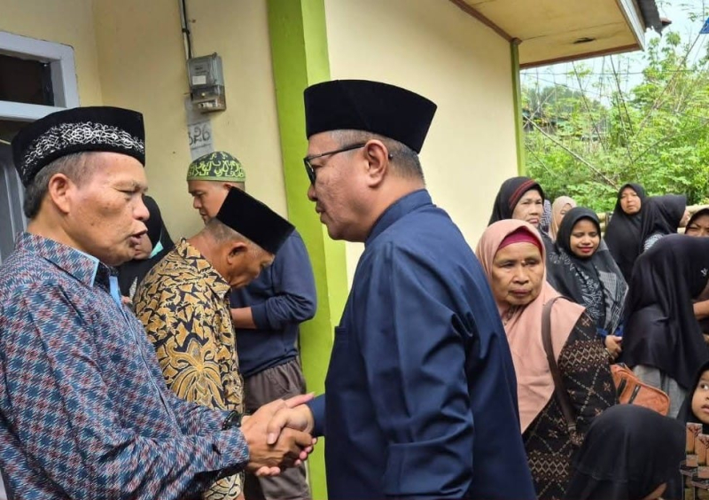 Orangtua Wawako Azhar Wafat, Wako Alfin Didampingi Istri Melayat Ke Rumah Duka