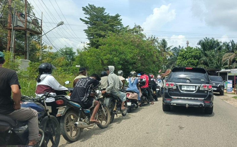 Jelang Tahun Baru, Warga Bungo Keluhkan BBM Langka dan Mahal