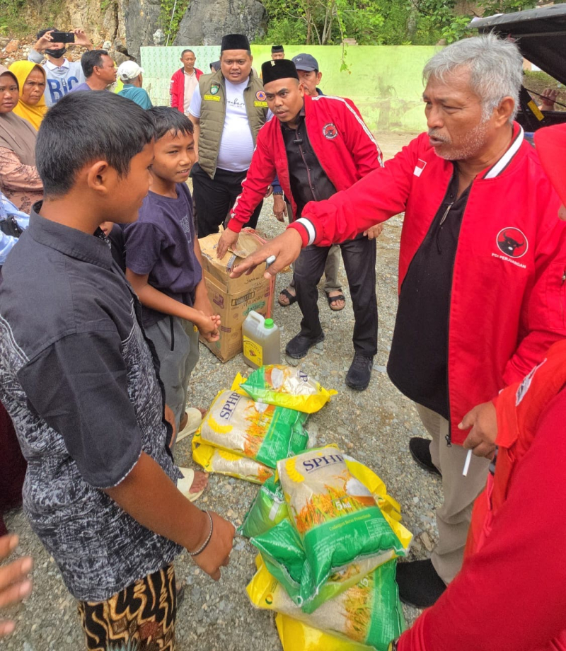 PDI Perjuangan Jambi Salurkan Bantuan Kemanusiaan untuk Korban Bencana di Sumatera Barat