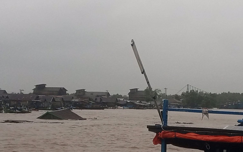 Cuaca Ekstrem, Rumah Warga di Kuala Simbur Hanyut