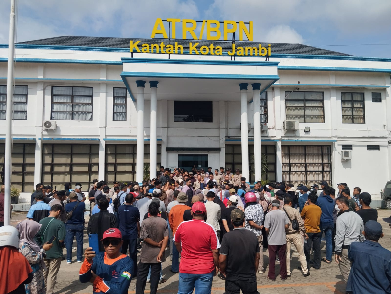 Tanah Bersertifikat Dibekukan, Warga Kepung BPN Kota Jambi Tuntut Blokir Zona Merah Dicabut