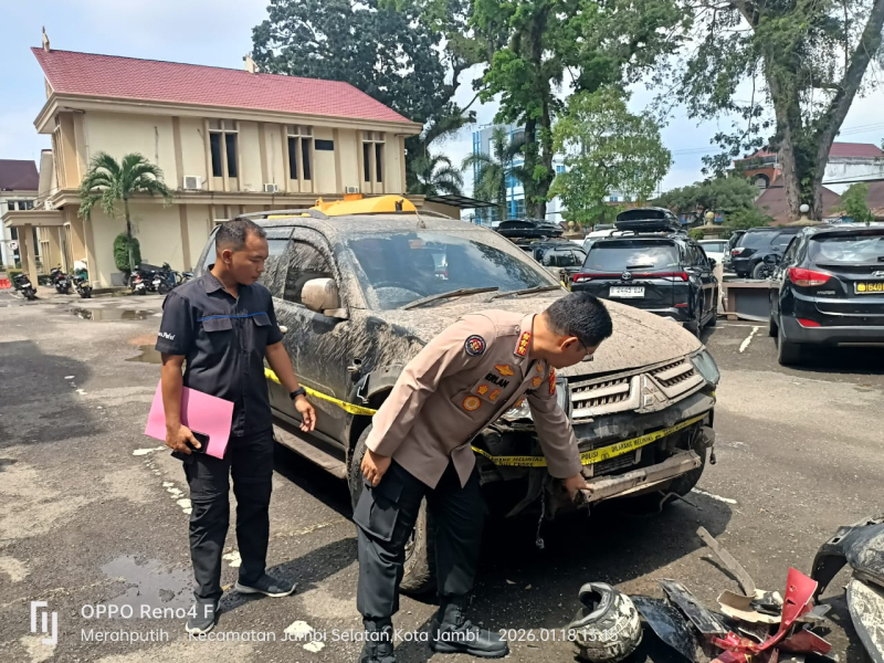 Mobil Pajero Tabrak Pagar Mapolda Jambi, Pengemudi Positif Narkoba