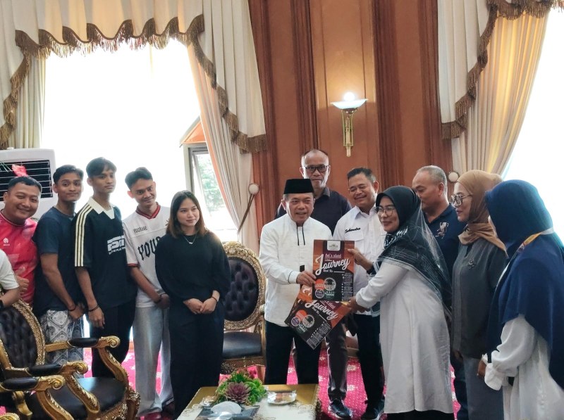 Al Haris Umrahkan Orang Tua Atlet Peraih Emas PON 2024 Pakai Uang Pribadi, Ketua Koni Apresiasi