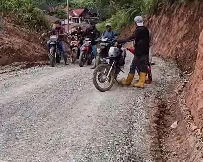 Dewan Desak Jalan Renah Pemetik Diaspal, Akses Pungut Mudik–Sungai Tutung Mulai Diperbaiki