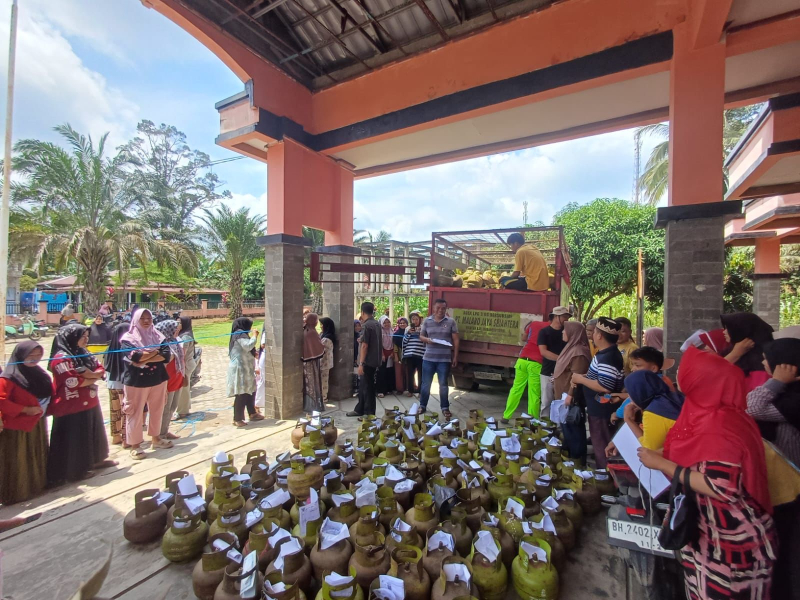 Pertamina Patra Niaga Regional Sumbagsel bersama Pemda Merangin Gelar Operasi Pasar LPG 3 Kg, Salurkan 1.680 Tabung