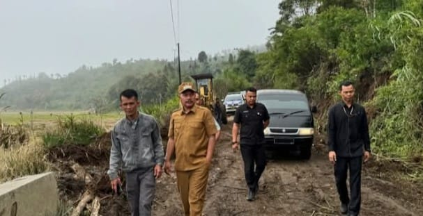 Pemkab Kerinci Perbaiki Jalan Rusak Kayu Aro–Gunung Tujuh, Dukung Ekonomi Warga