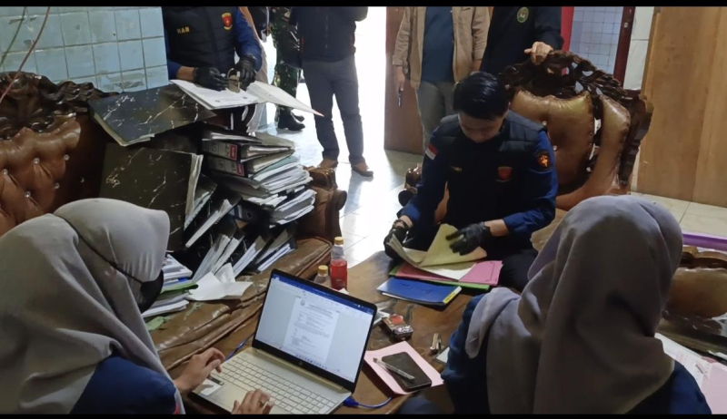 Kejari Sungai Penuh Geledah Kantor Damkar, Sita Berangkas dan Ratusan Dokumen