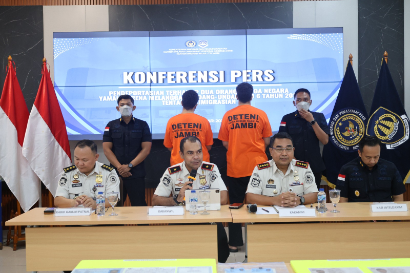 Imigrasi Jambi Deportasi Dua WNA Asal Yaman Usai Coba Ajukan Paspor RI Ilegal