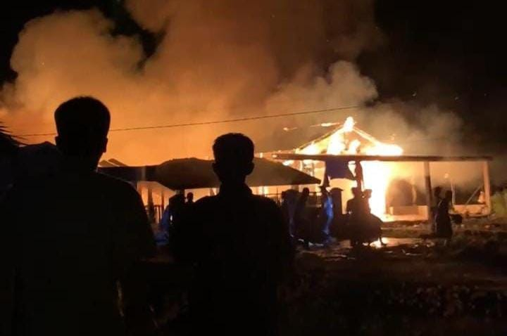 Tiga Rumah di Lambur Luar Tanjab Timur Ludes Terbakar, Api Mengamuk 30 Menit di Permukiman Padat