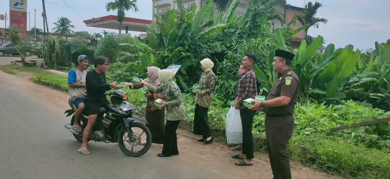 Kejari Tanjabtim Bagikan Takjil dan Gelar Buka Puasa Bersama