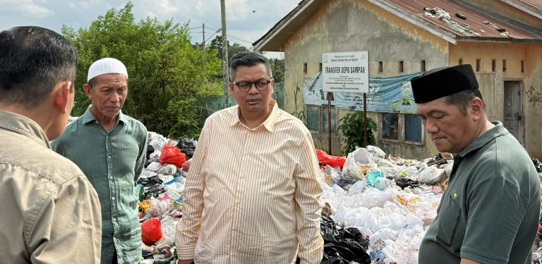 Temuan Mengejutkan! Kemas Faried dan Umar Faruk Dapati Tumpukan Sampah Meluber ke Jalan di Depo Olak Kemang