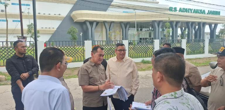 DPRD Jambi Tinjau RS Adhyaksa, Lampu Jalan Segera Dipasang untuk Dukung Akses Masyarakat