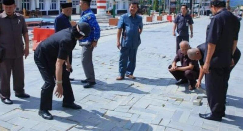 Sejumlah anggota DPRD Kota Sungai Penuh juga telah melakukan inspeksi mendadak (sidak) untuk melihat langsung kondisi jalan yang rusak tersebut.