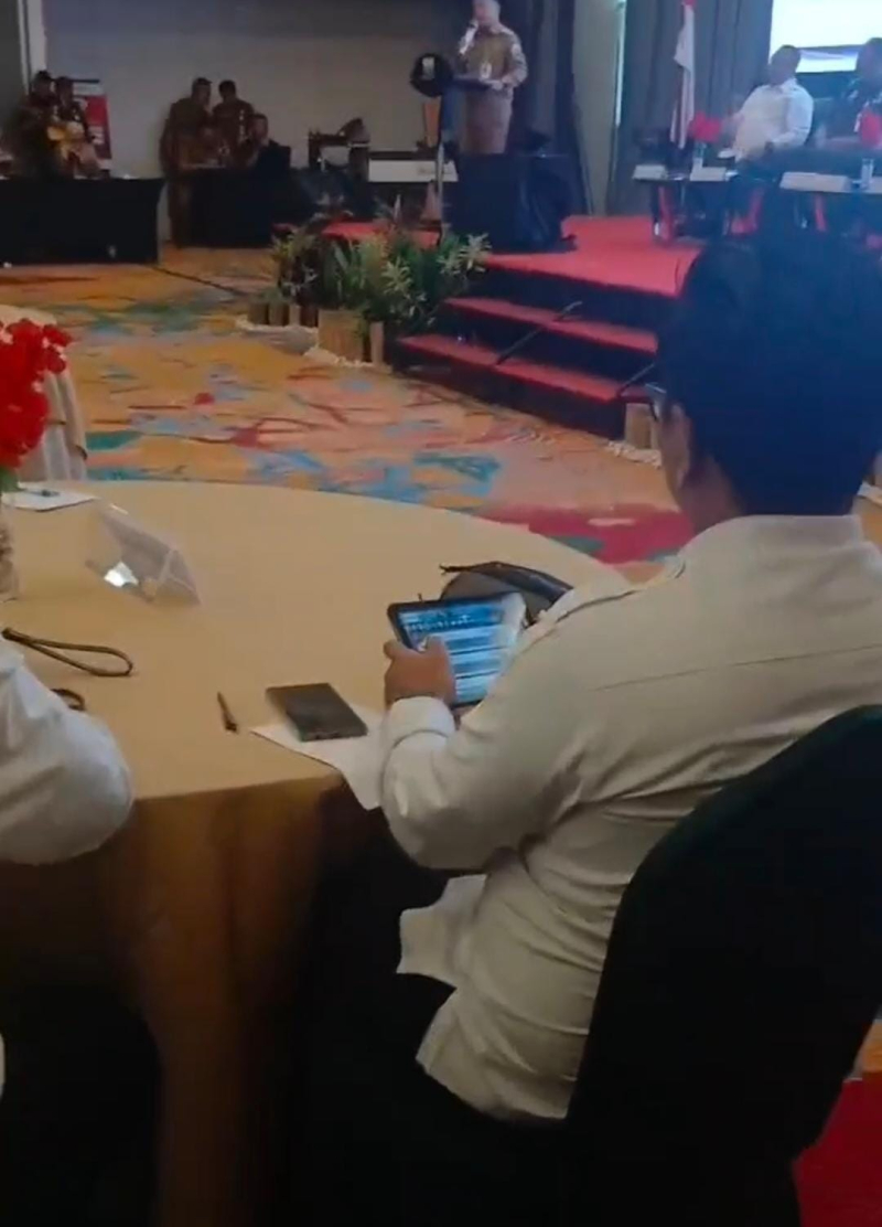 Viral Disorot Main Game saat Arahan Gubernur Jambi, Kepala BGN Regional Jambi Adityo : Bukan Judol Berani Sumpah