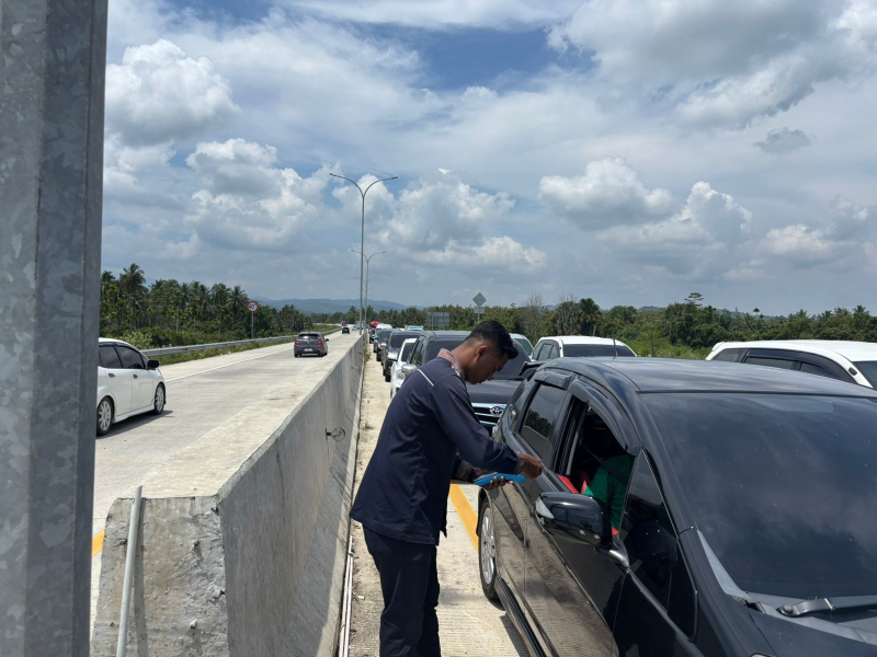 Lonjakan Arus Balik! 257 Ribu Kendaraan Padati Tol Trans Sumatera