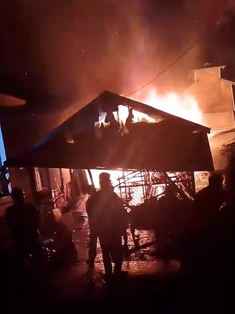 Gudang Milik H. Assek di Lambur Luar Hangus Terbakar