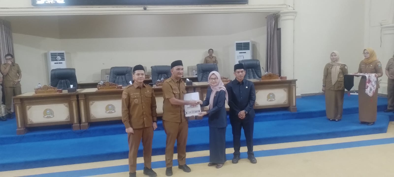 DPRD Sarolangun Gelar Rapat Paripurna, Delapan Fraksi Sampaikan Pandangan Umum LKPJ Bupati 2025