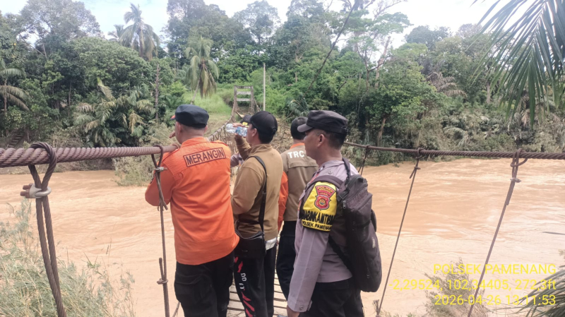 Banjir Sungai Batang Tembesi Terjang Merangin, Puluhan Rumah Rusak dan Jembatan Gantung Putus